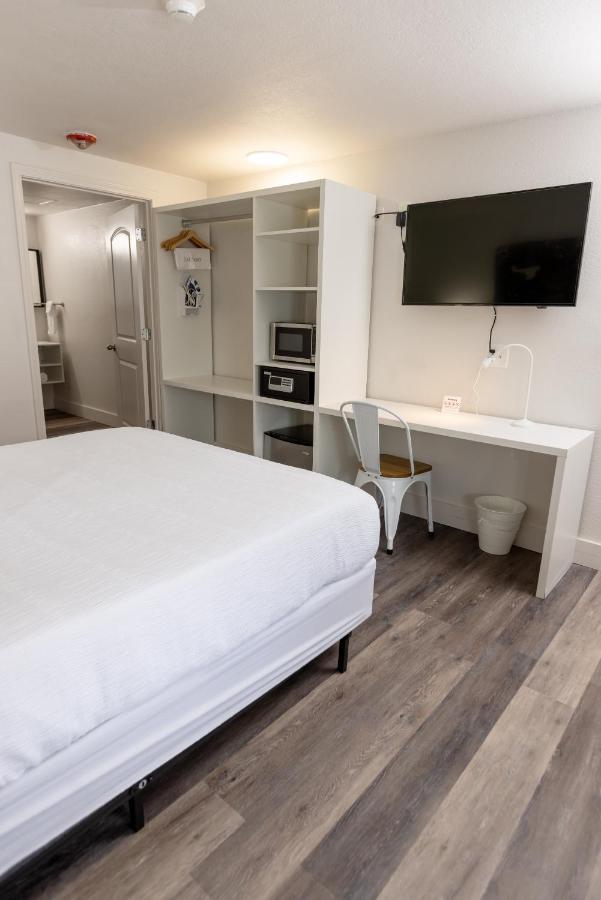 Golden Isles Inn & Suites Brunswick Eksteriør billede