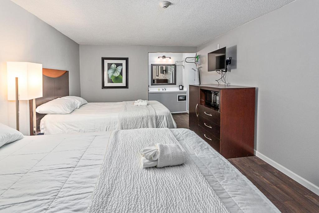 Golden Isles Inn & Suites Brunswick Eksteriør billede